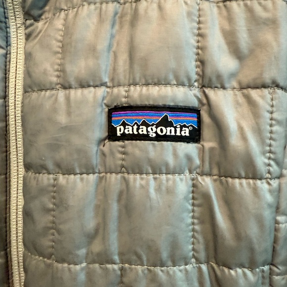 Patagonia Nano Puff Light Gray Quilted Jacket - Picture 2 of 10